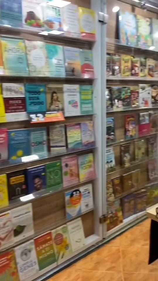 Estantes de libros en Taller del Libro